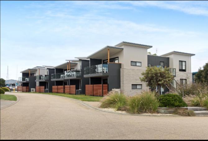Captains Cove 1St Floor Spa Luxury Apartments - Free Netflix Paynesville Extérieur photo